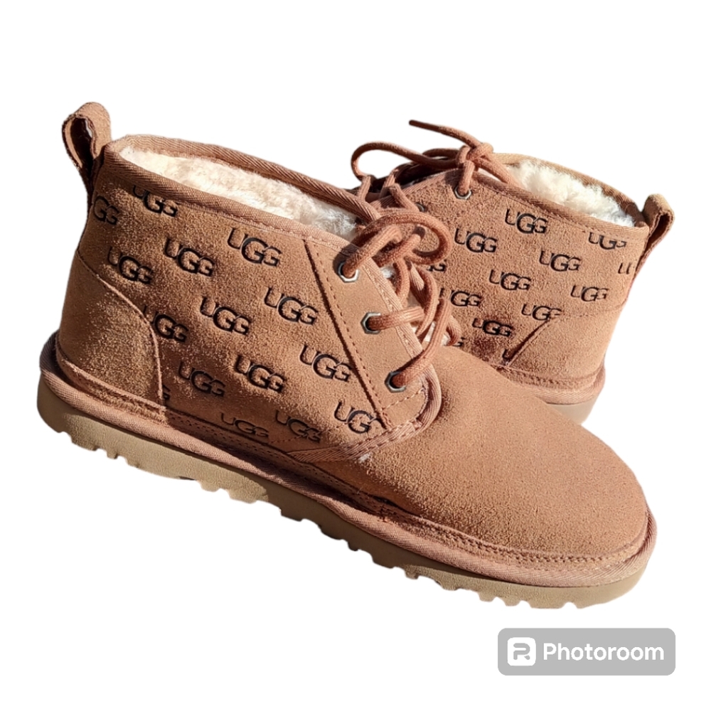 NWOT Neumel Emboss Chukka Boot
